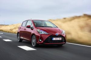 Toyota Yaris Hybrid 2017 года
